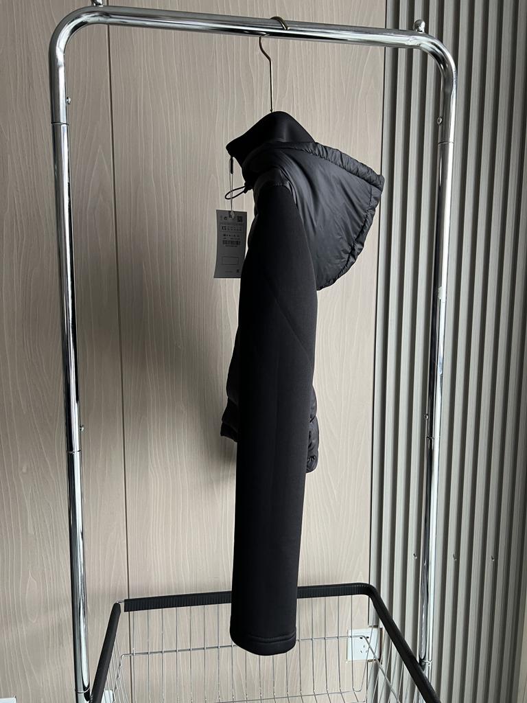 2025 Winter Women's Lightweight Warm Down Jacket with Long Sleeves and Zippered Hooded Sports Coat