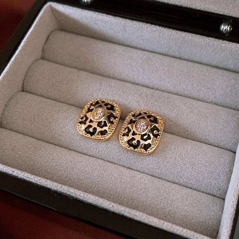 

Винтажные ретро серьги-пусеты Серебряная игла - Элегантные, универсальные, высококлассные серьги в придворном стиле.