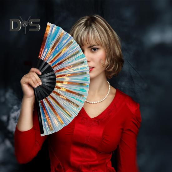 Bunter Kung-Fu-Fächer, holografischer, faltbarer PVC-Fächer, ergonomischer Griff, sanftes Öffnen und Schließen, Performance-Fächer, Volkshandwerks-Fächer