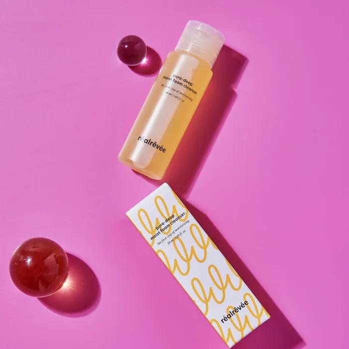 

Чистая глубоко увлажняющая пенка для умывания