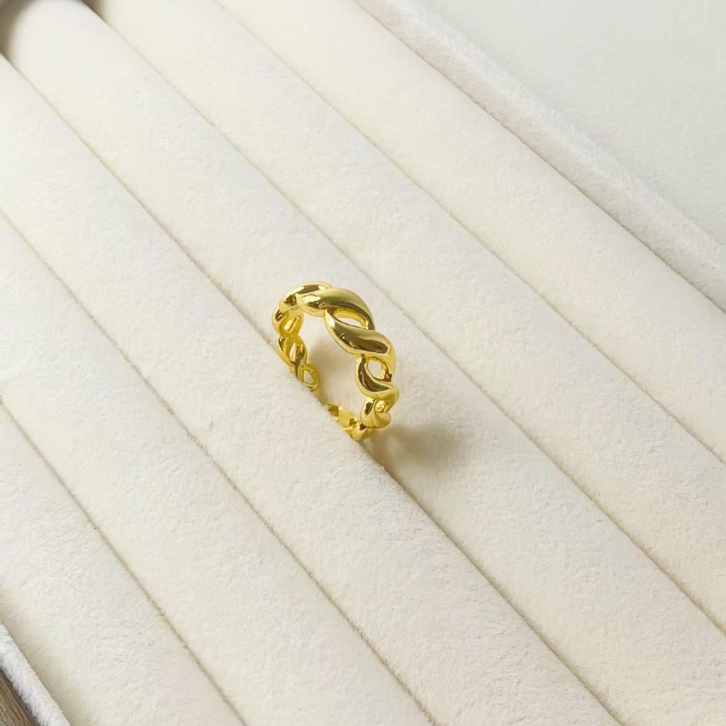 Elegant Twisted Open Adjustable Women's Ring - High-End Light Luxury Fashion Design, Versatile with Refined Temperament.