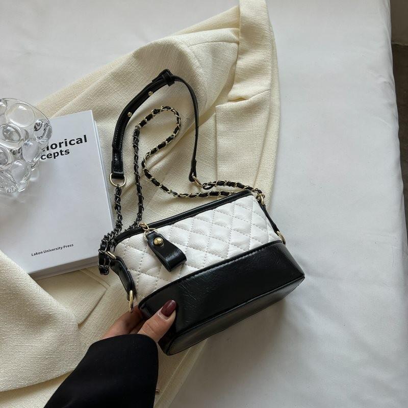 Trendy Quilted Large Chain Shoulder Crossbody Bag For Women Stylish Design And Versatile Use