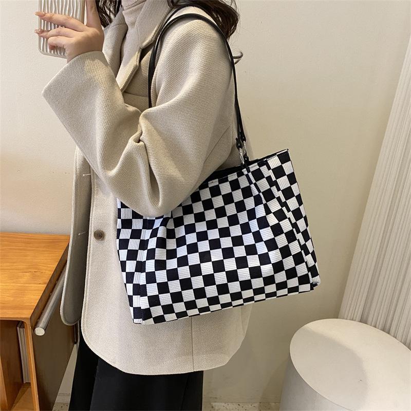 Spring Large Capacity Crossbody Bag New Style Checkerboard Tote Bag Women's Handbag One Shoulder Crossbody Bag