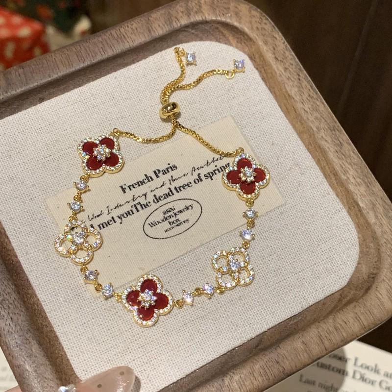Exquisite Zirconia Star Flower Bracelet: Fashionable, Versatile, and Elegant Women's Hand Jewelry