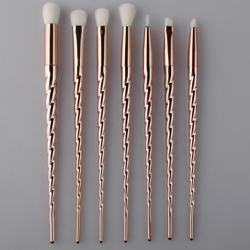 Eye Shadow Brush Set With Synthetic Fibers For Makeup Enthusiasts And Professionals