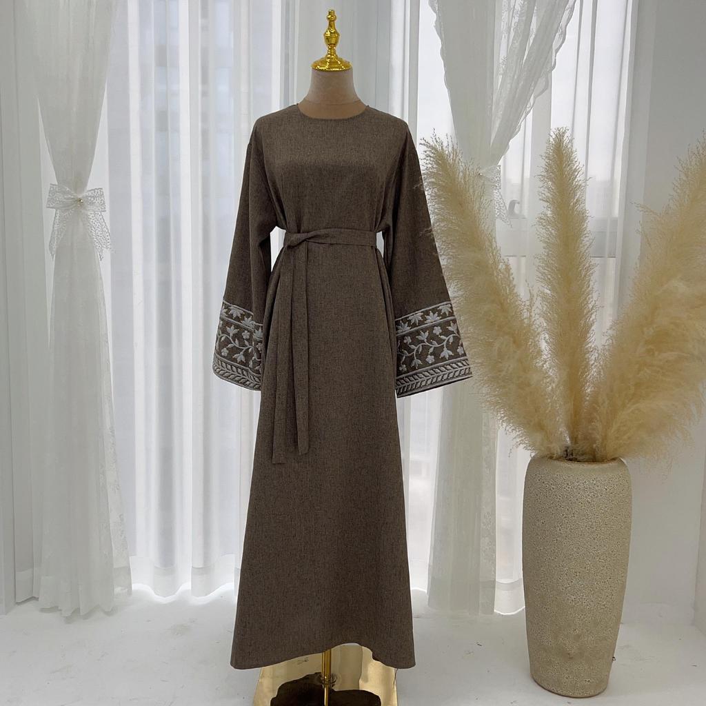 Elegantes besticktes Kleid Robe LR735 - Loriya2024 Dubai, Kollektion Naher Osten & Türkei