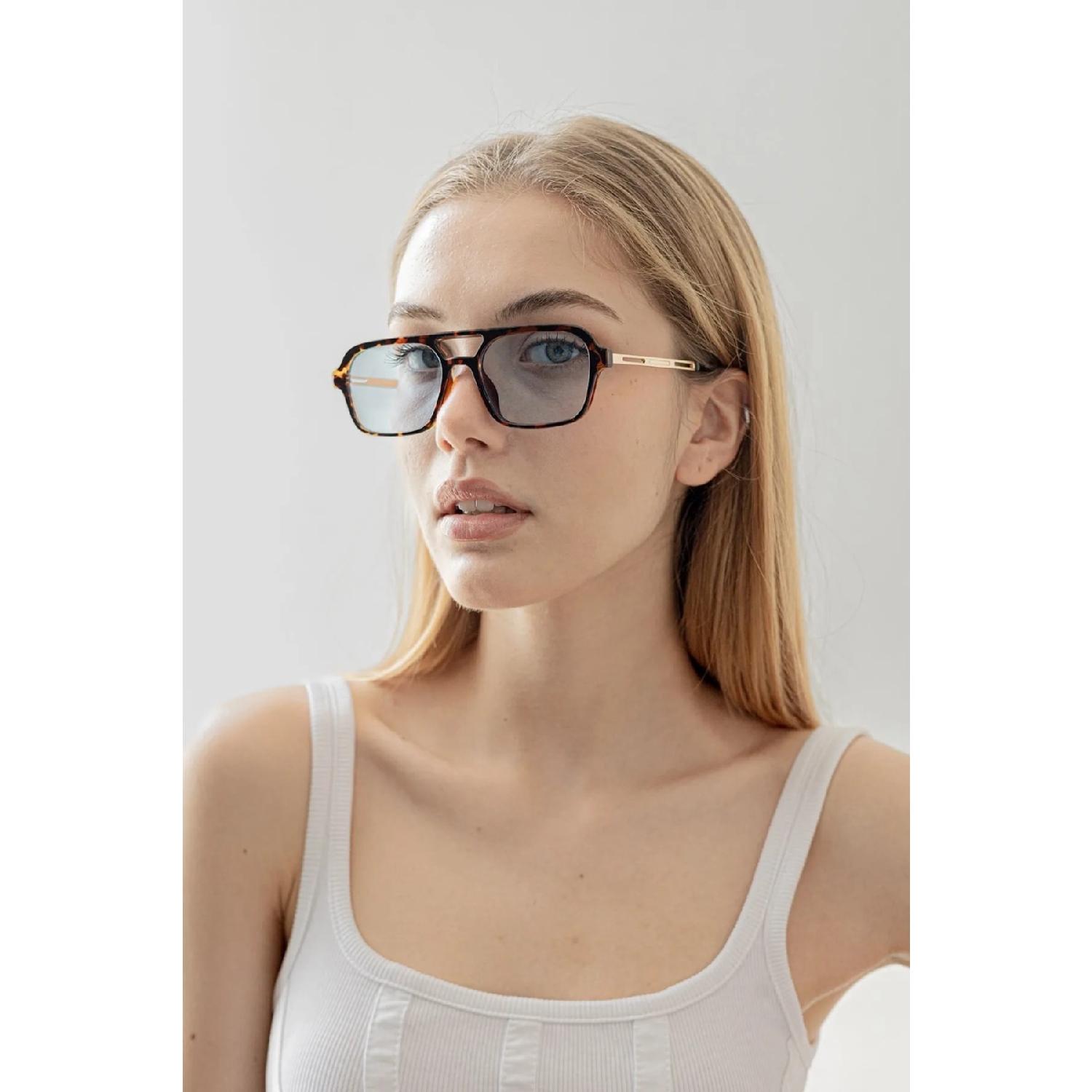 

Солнцезащитные очки унисекс New Season из синего стекла