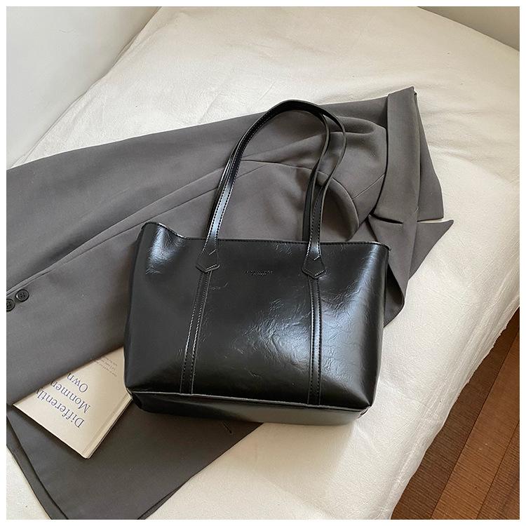 

Korean version of high-value large-capacity bag women s 2025 new autumn commuter women s bag tote shoulder handbag women