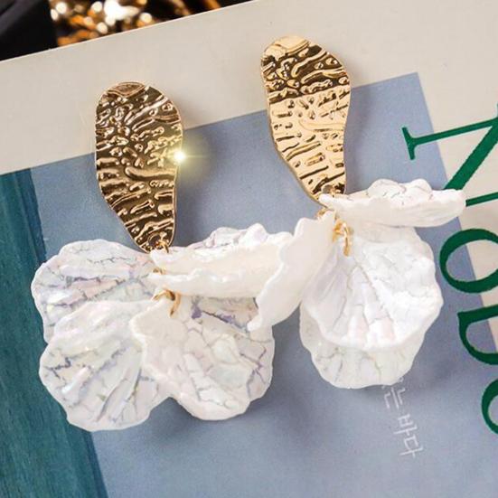 Yousheng 1 Pair Drop Earrings Flower Petal Pendants Exaggerated Electroplating Crackle Shell High Gloss Dress Up Fashion Item Trendy Women Dangle