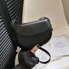 Niche design simple bag women's summer new trendy shoulder messenger bag high sense versatile commuter saddle bag
