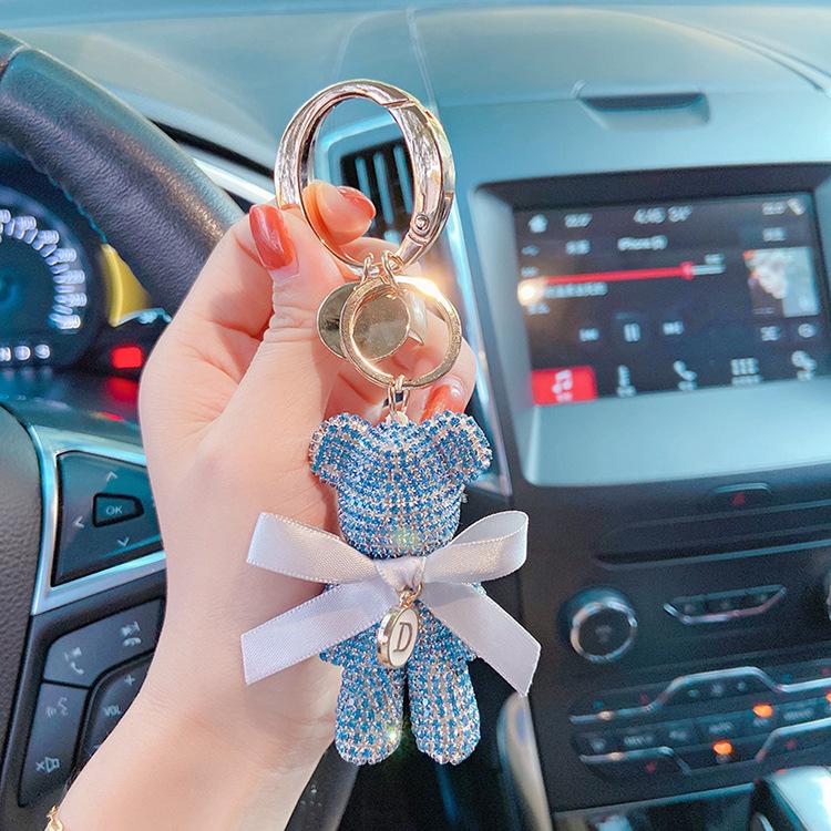 

Розкішні прикраси Повністю стрази Ведмедик Брелок для ключів від машини Креативний Літера Велика Кнопка Брелоки Підвіска для сум Лялька Подарунки для вечірок Для жінок O світло-синій колір