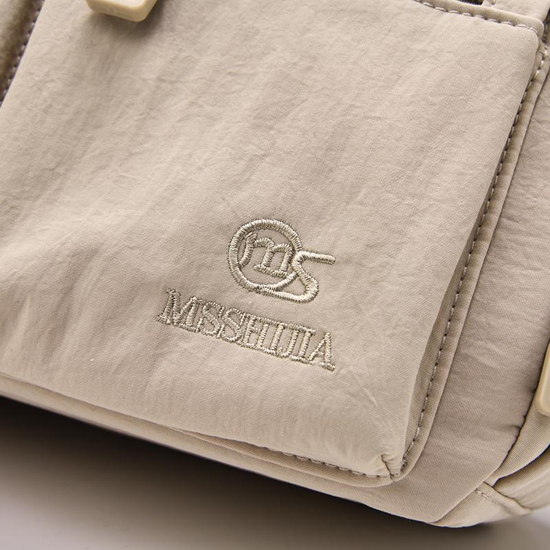Fashionable Multi Pocket Crossbody Bag with Adjustable Strap and Spacious Design for Daily Use