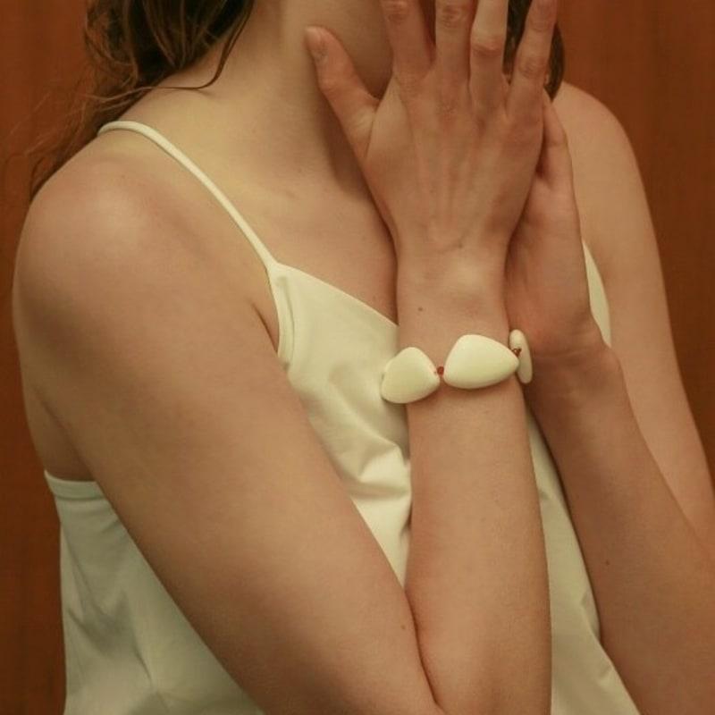 

ZOENA white motto bracelet White