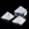 Bílá křišťálová leštěná pyramida Feng Shui ornament