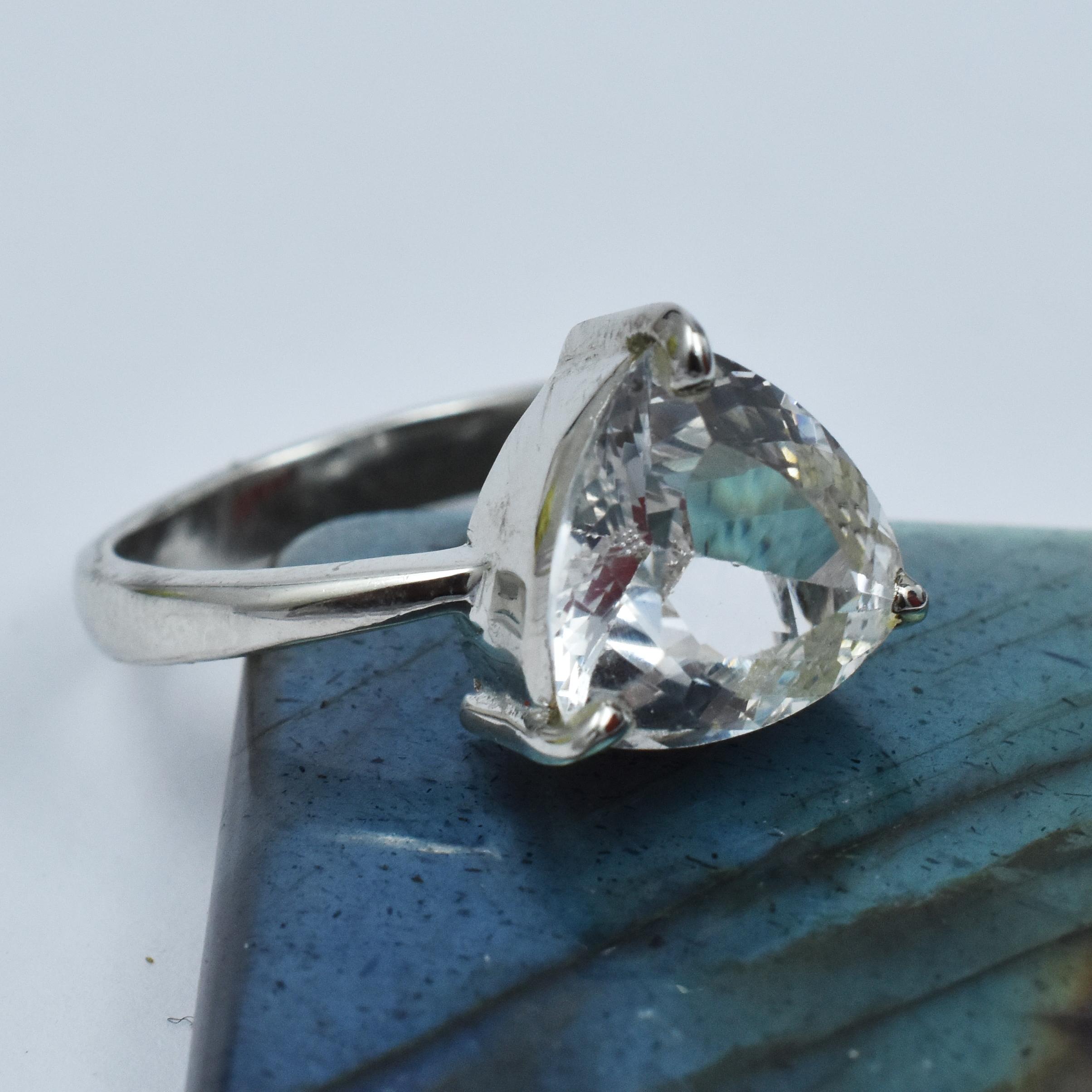 

Excellent 925 sterling silver Sapphire Ring Sz 9 22.1 Ct Trillion White Gemstone ar-3132-sa 12.9 mm білий