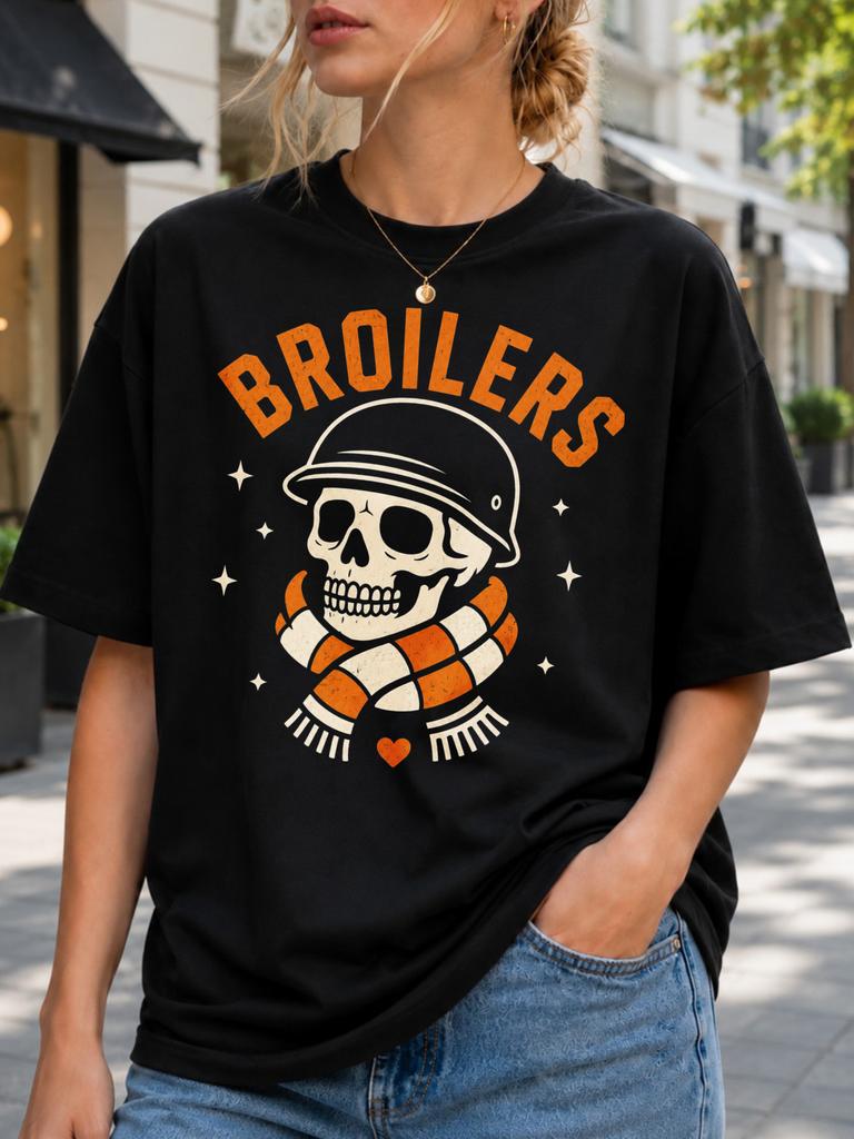 Broiler Tragen Mit Orangefarbenem Schal Sterne Und Herz Akzent Für Ein Kühnes Punk-Inspiriertes Grafik Damen Unisex Alle T-Shirts