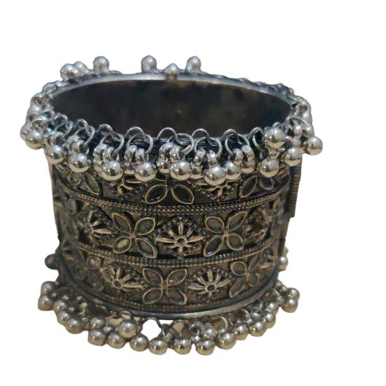 

@ Fashion Jewellery Bracelet With Ghungroo Silver Color For Women & Girls Zr888-60%Off