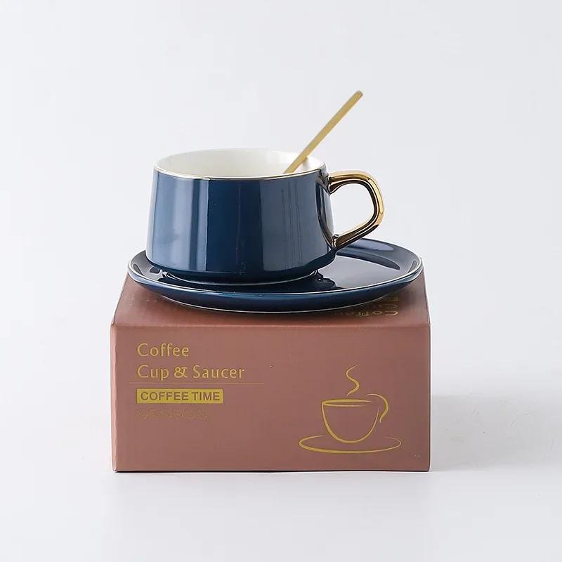 Cana de cafea de familie în stil european, ceașcă de ceramică cu lingură de aur, ceașcă de cafea rafinată, coaster alb strălucitor, rechizite pentru restaurante