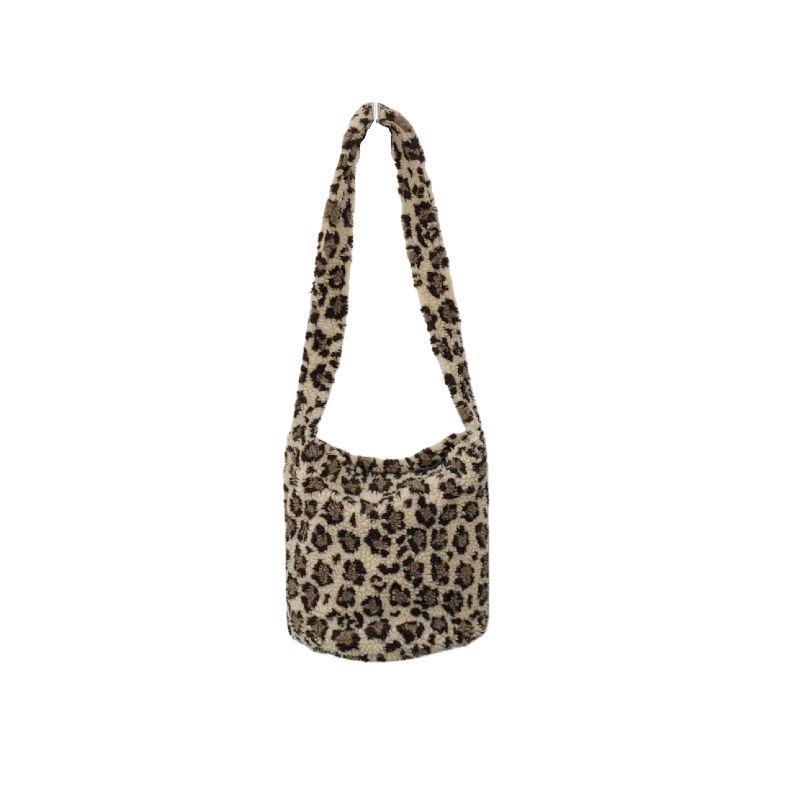 Leopard Print Korean-Style Lamb Wool Shoulder Bag: Large Capacity Autumn/Winter Crossbody for Women