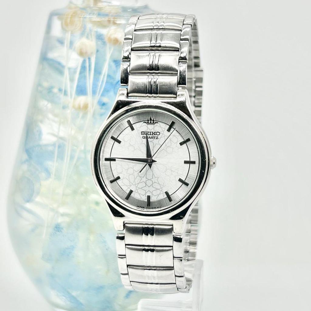 [USED] SEIKO V701-1P70 Vintage Quartz Watch