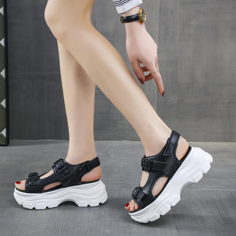 2025 Sommer Muffinboden Zehenfrei Freizeit Sandalen Damen Klettverschluss Keilabsatz Damenschuhe Große Größe Römerschuhe 2025