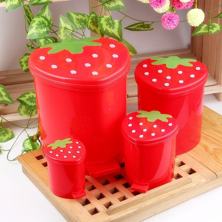 Strawberry Flip-Top Mini Desktop Trash Can