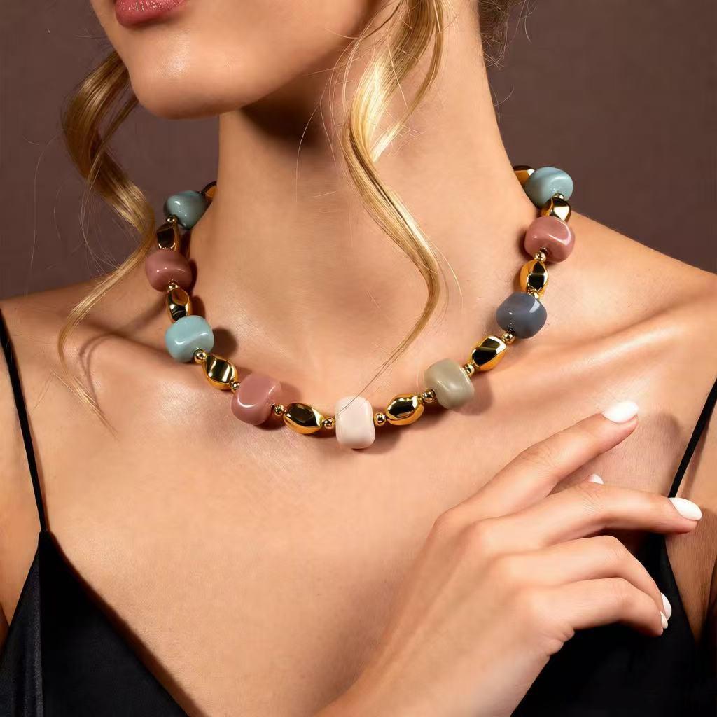 Dopamine Retro Artistic Resin Oval Necklace: Geometric Beaded Collarbone Choker