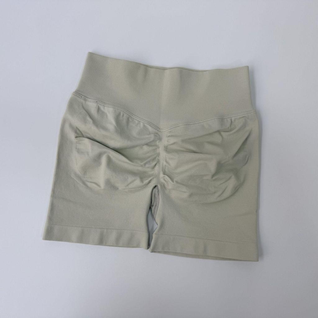 Women's High-Waist Quick-Dry Seamless Yoga Shorts with Peach-Lifting Design