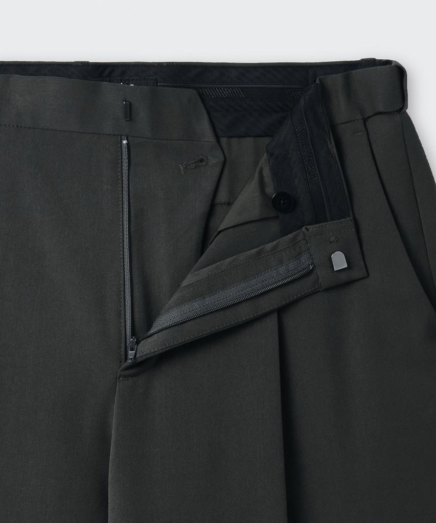 Musinsa Standard Wide Bermuda Hidden Banding Half Slacks [Dark Gray]