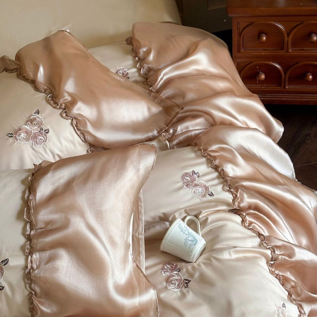 Four-piece Set of Pure Cotton Bedding, French Rose Embroidered Lace, Skin-friendly and Breathable Quilt Cover, Bed Sheet Pillowcase Set.