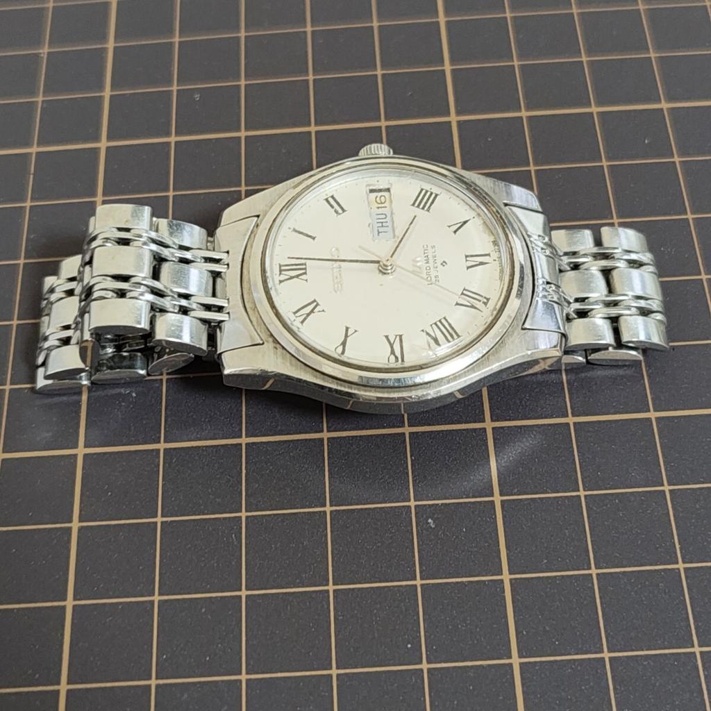 SEIKO LM LORD MATIC Automatic Watch with Roman Vintage Antique [Working Condition] 5606-7030 Men's Numerals, Style. (Management Code K26Z)