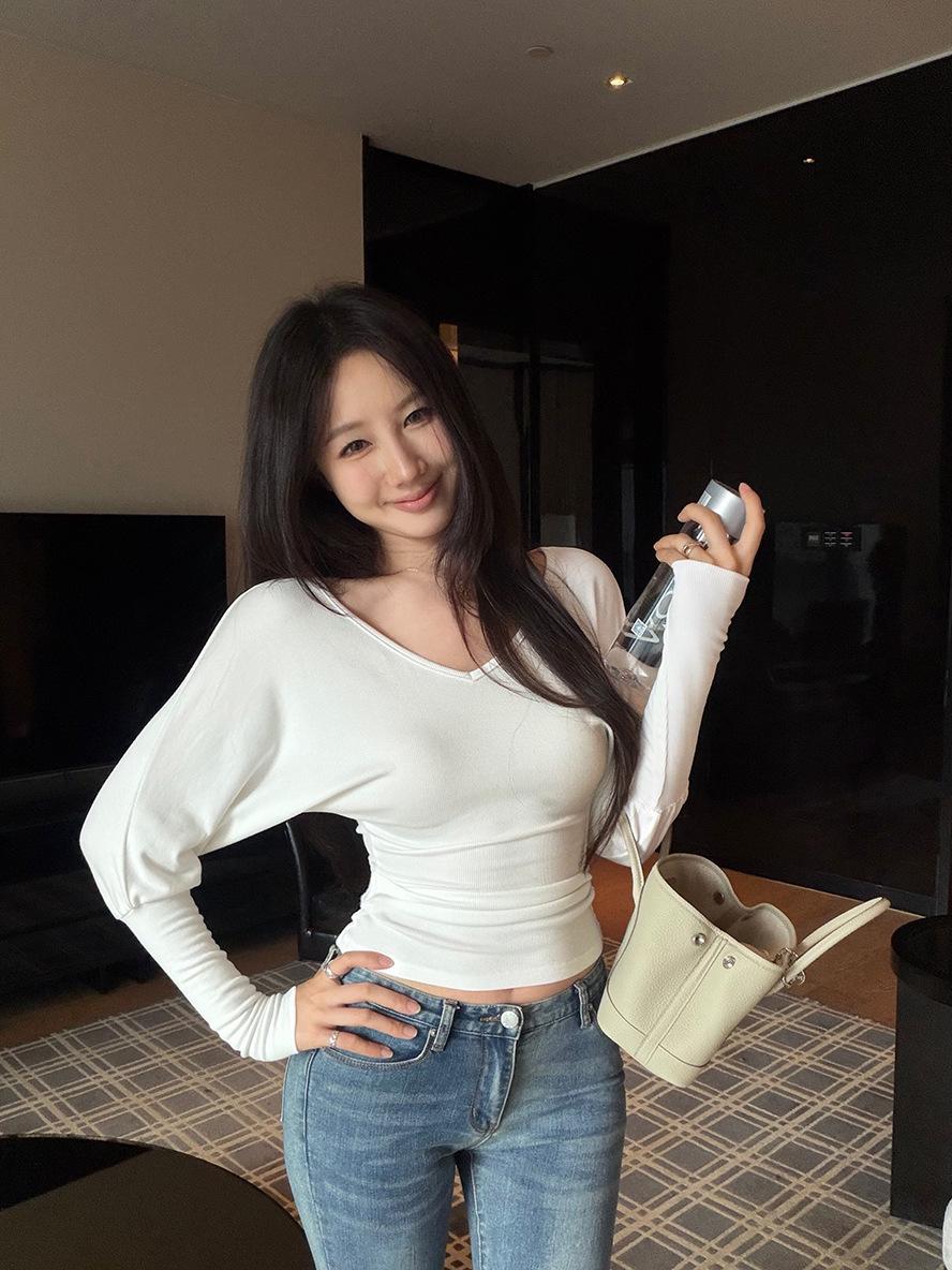 White Slimming V-neck Batwing Sleeve Knit Top for Women - Autumn/Winter Temperament Style Small белый