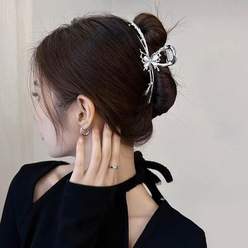 Korean Fashion Hairpin: Elegant Shark Clip for Women