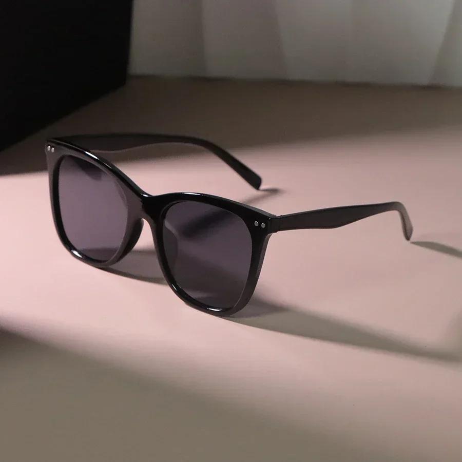 

Retro Classic Square Sunglasses For Women Men Stylish Minimalist Female Male Fashion Glasses Other