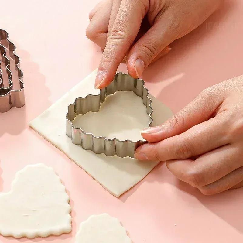 Love Heart Stainless Steel Cookie Cutter Mould DIY Wave Heart Shape Biscuit Mold Fondant Pastry Cake Decorating Baking Tool