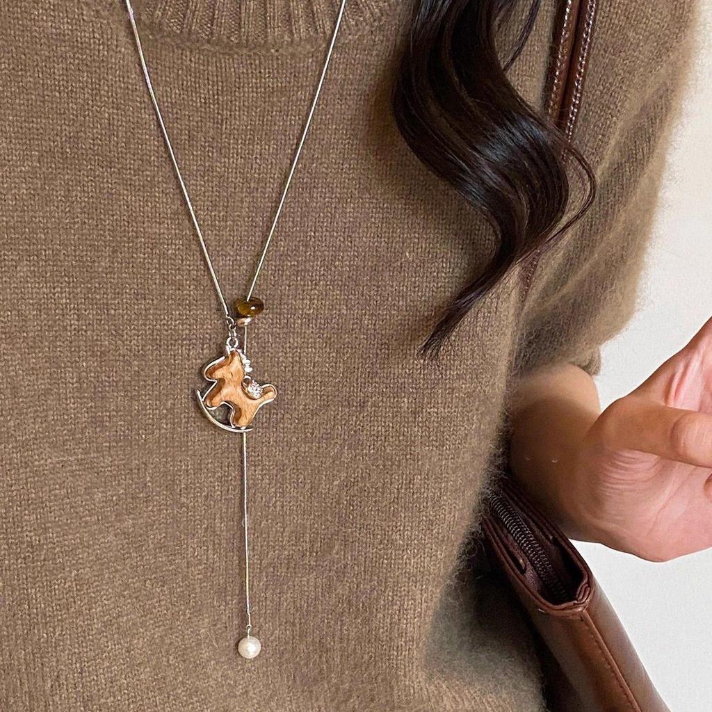 Zircon Tiger's Eye Horse Pendant Necklace – Fashionable, Versatile Sweater Chain for Women