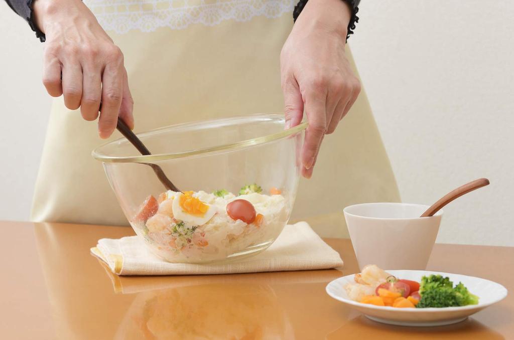 Hario Glass Bowl Set of 3 1 Salad 20741801 Heat-Resistant (Includes Bowl), Clear,