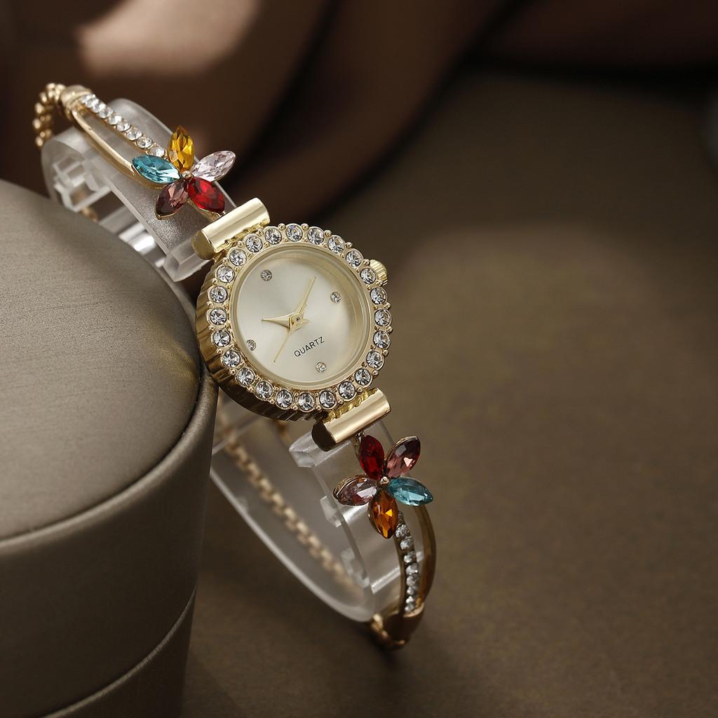 Small Fresh Floral Quartz Watch For Women With Diamond Embellishments And Alloy Strap