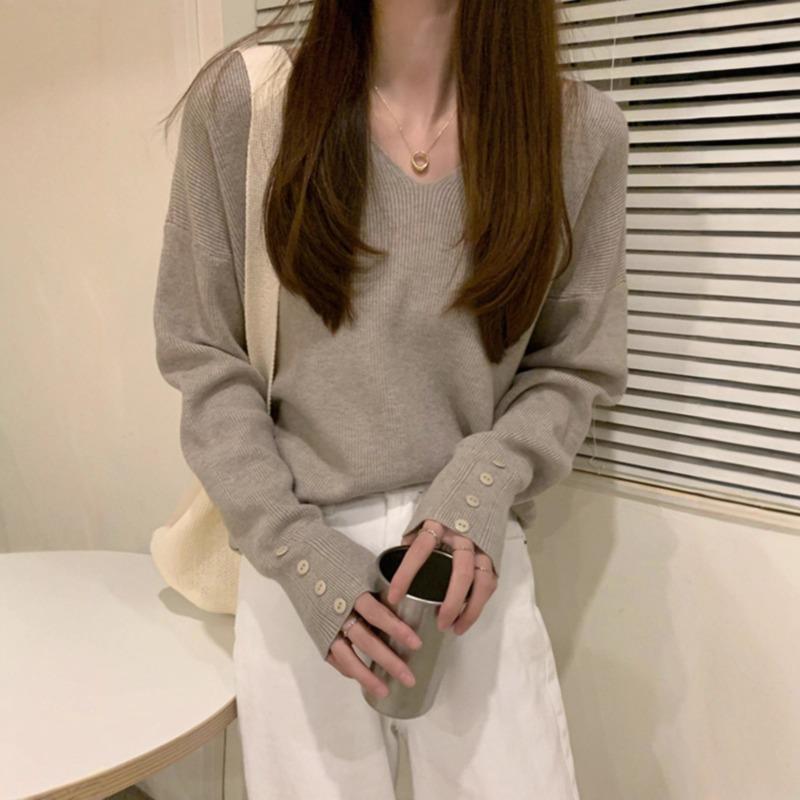V-neck bottoming shirt women's summer long-sleeved gentle sweater new design sense niche knitted sweater top