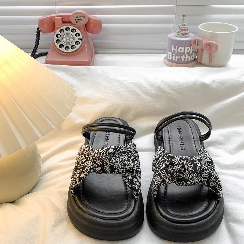 

Cool slippers women s summer outer wear fashion 2025 new models with skirts platform beach sandals one-word slippers women s models 40 чёрный