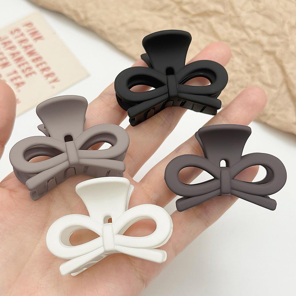 Milchkaffee Kleine Schleifenkralle - 5cm Haaraccessoire für Pferdeschwänze und Hochsteckfrisuren