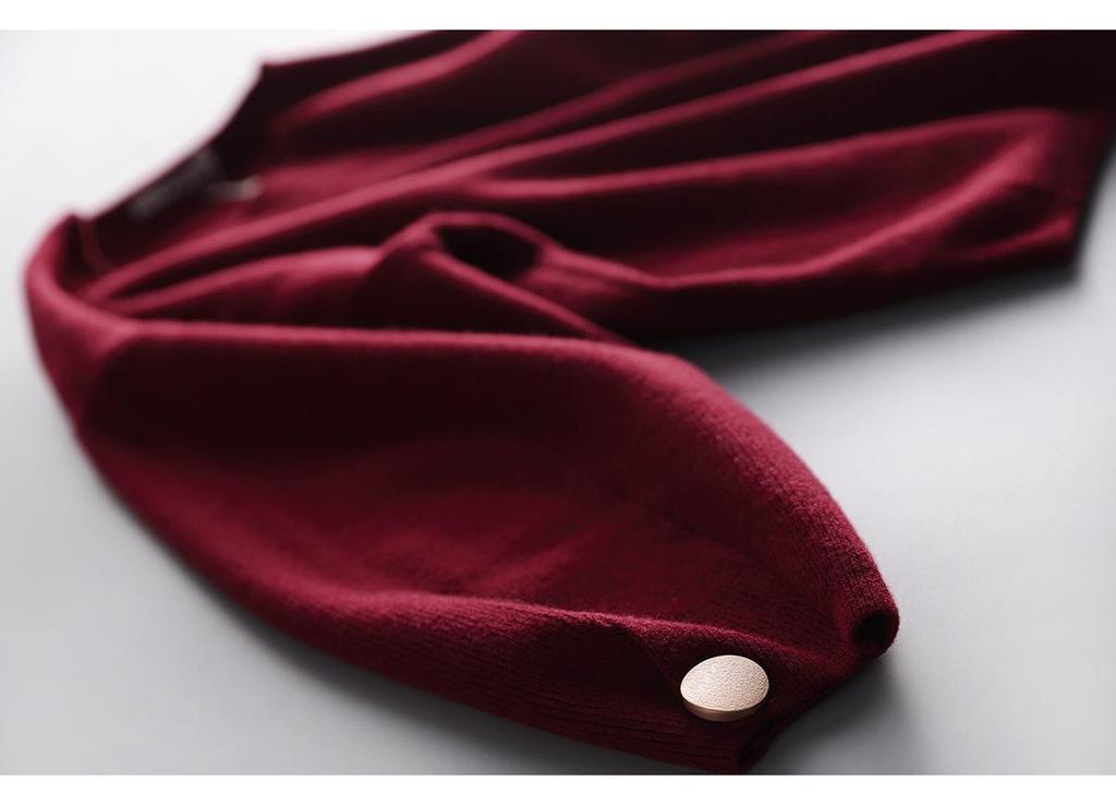 Petite Age-Reducing Red Wool Pullover - Stylish Autumn/Winter Low Round Neck Sweater