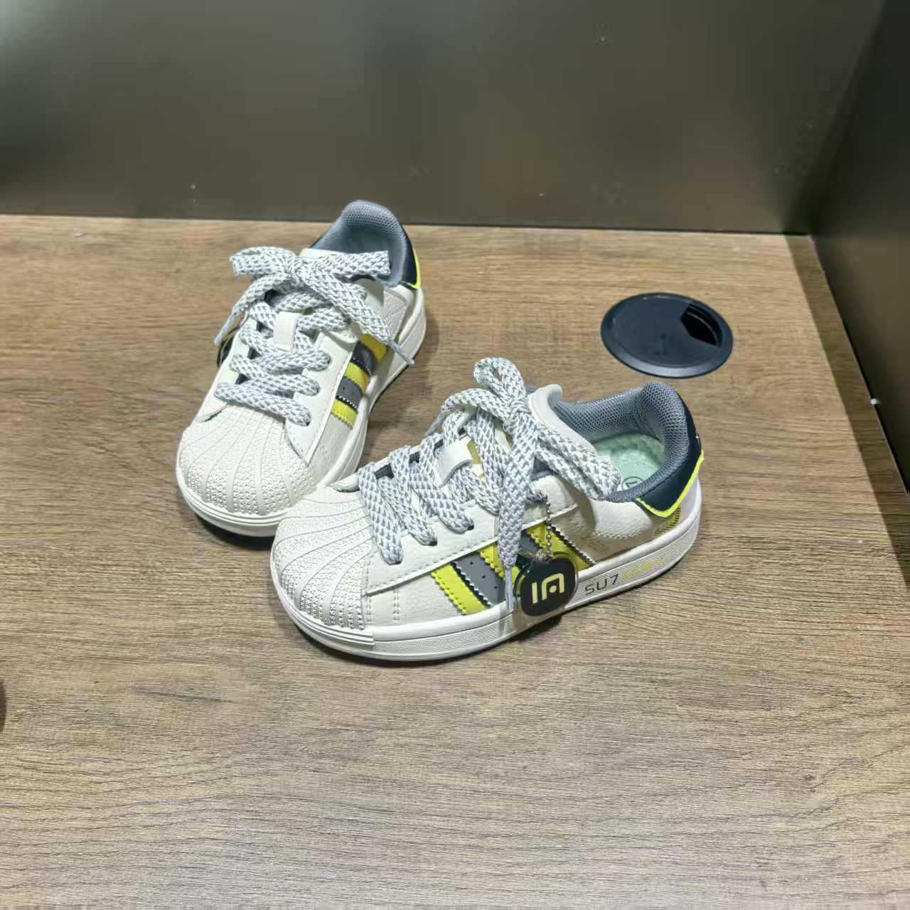 

Детские классические кроссовки-ракушки 2025 весна-осень новые мальчиковые нескользящие повседневные туфли корейская версия маленьких белых кроссовок для девочек мягкая подошва 30 чёрный