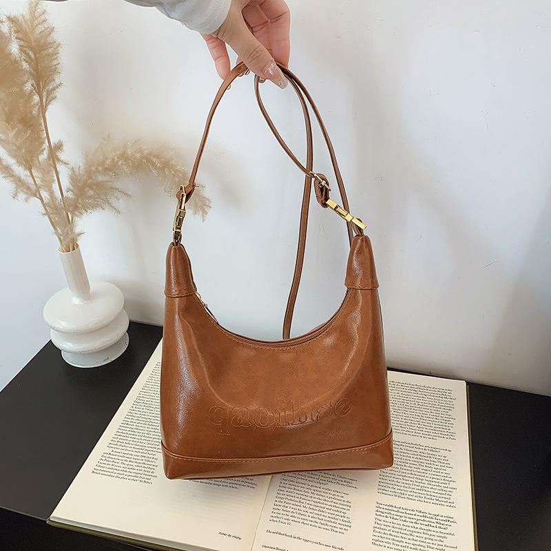 

2025 зима новая мода простой однотонный нишевый дизайн ретро подмышечная плечевая сумка сумка-пельмень коричневый