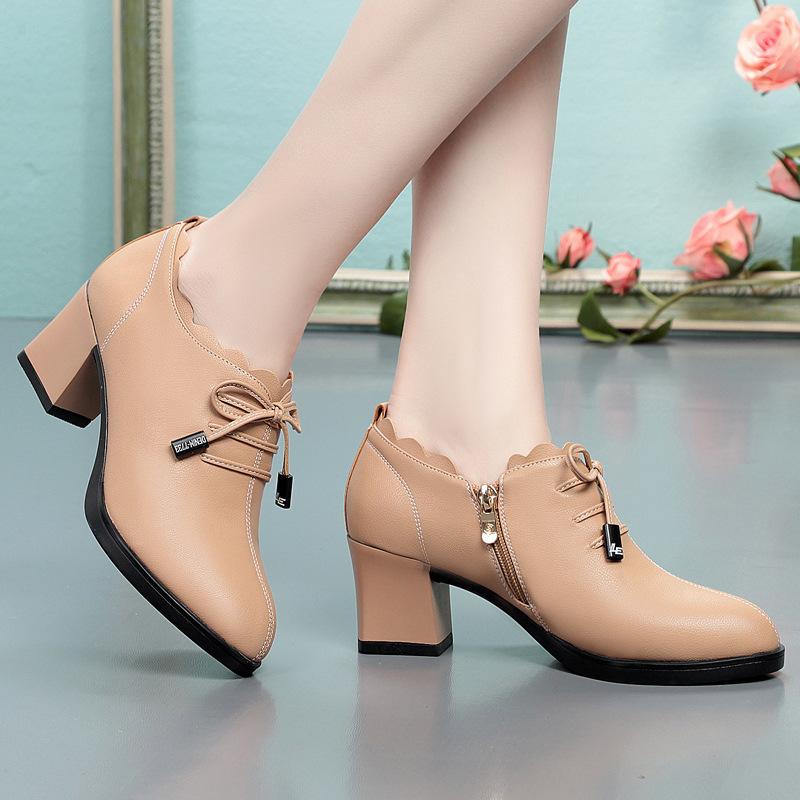 

Модные кожаные туфли 2024 года, короткие ботинки из натуральной коровьей кожи с застежкой-молнией и неглубоким воротом, женские ботильоны на среднем каблуке, абрикосовые, изящные, черные, для офиса 36(Foot23cm)