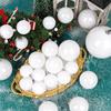 Weiße Weihnachtsbaumschmuckkugeln - Runde Plastikdekorationen