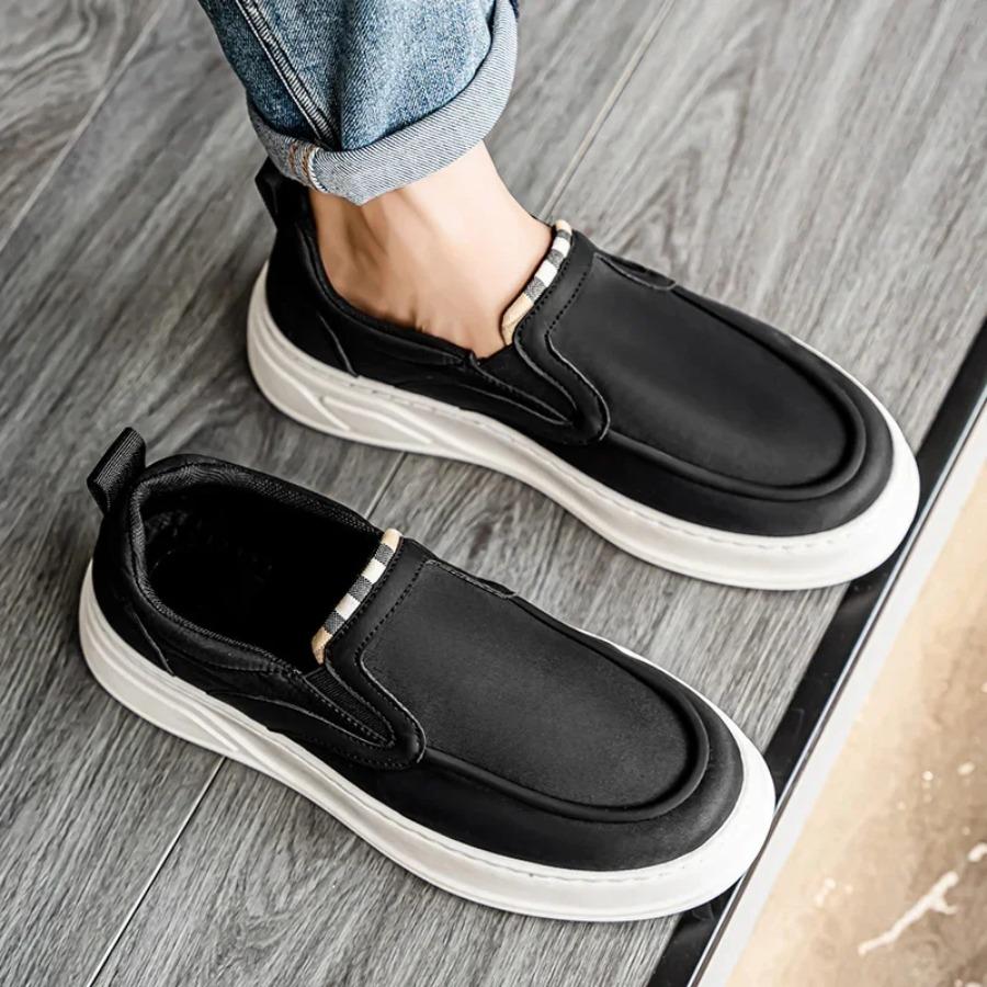

2025 Round Men s Large-sized Shoes Made of Two-tone Leather Convenient for Walking and Have Soft Soles on One Foot mens shoes 44 чорний