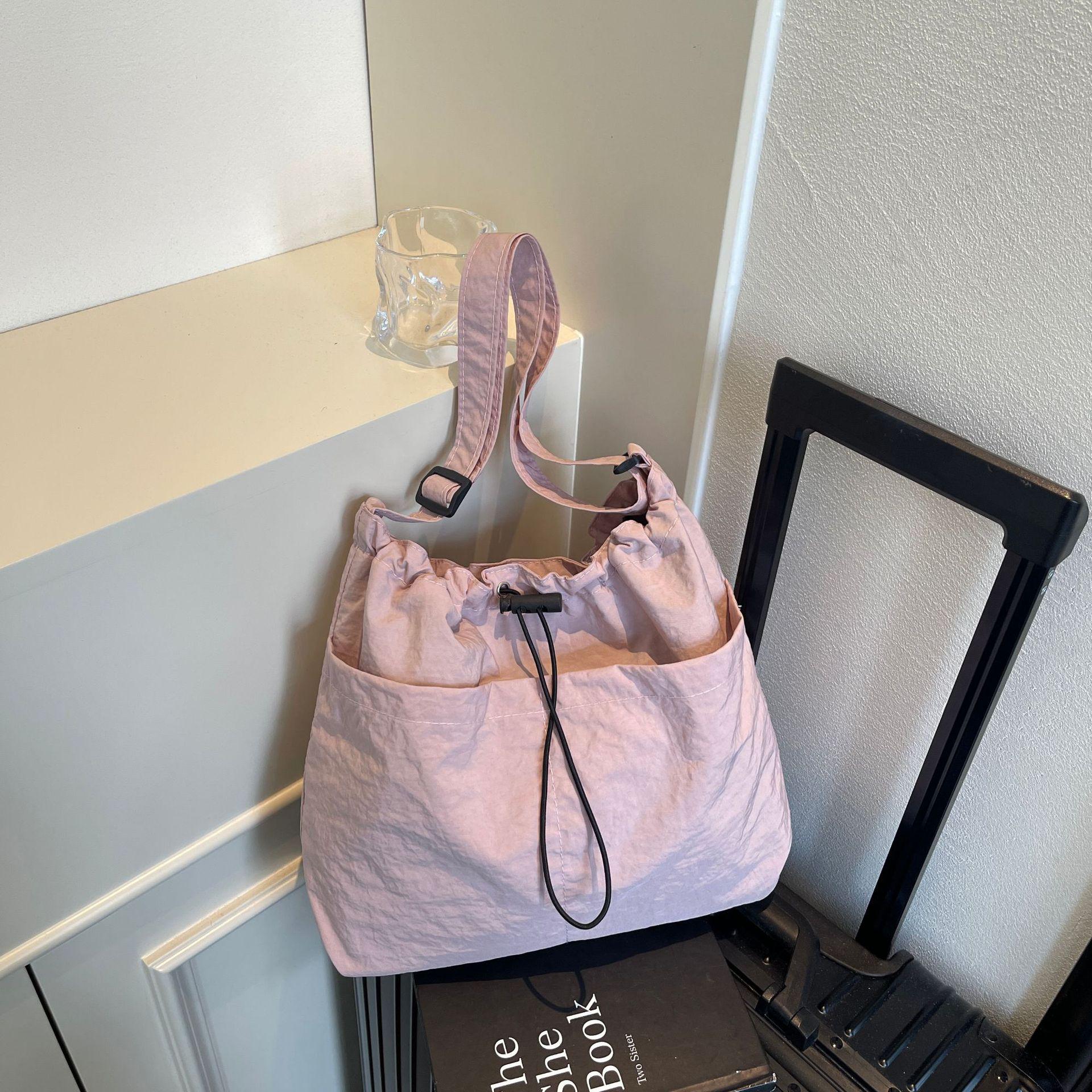 

Трендова персоналізована сумка-багет: Жіноча простора сумка-тоут кросбоді для навчання, поїздок на роботу та дозвілля - Нова колекція 2025. Without Charm рожевий