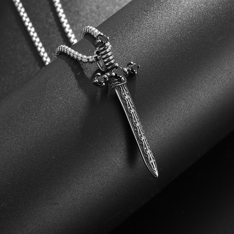 European and American Style New Titanium Steel Jewelry Retro Pattern Cross Pendant Pendant Pendant Necklace