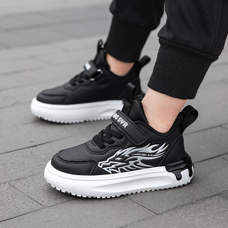 

Autumn and winter casual children s running board shoes 2025 primary school boys boys sports shoes new leather shoes 39